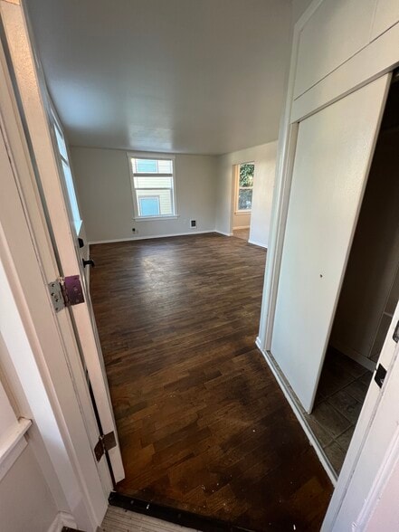 View of entry way closet & living room. - 620 6th Ave