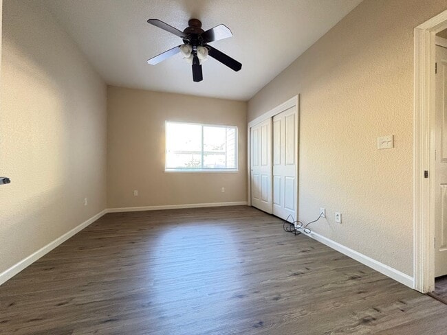 Building Photo - One Bed Condo in Gated Davis Oaks Community