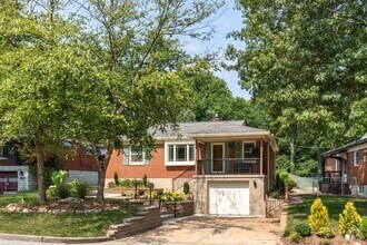 Building Photo - 2BD/2BATH Rockhill Home!