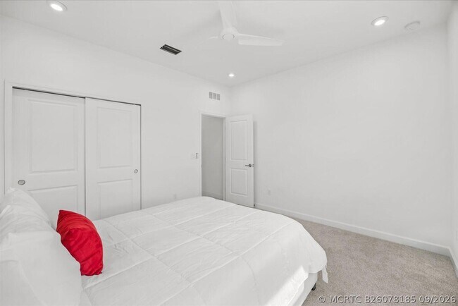 Building Photo - 10550 SW Orana Dr