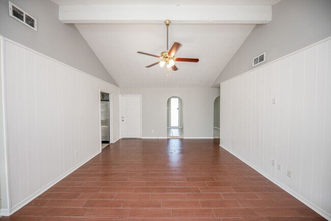Building Photo - Coming Soon! Southwest Houston 3 bed/2 bat...