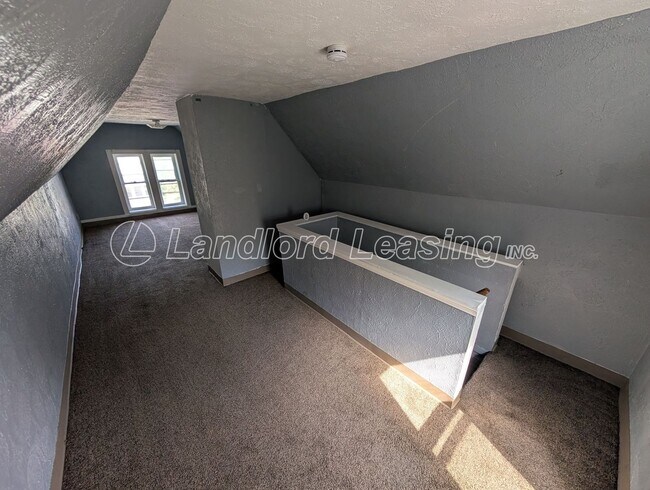 Building Photo - Spacious 4-Bedroom Colonial Near Lake Erie