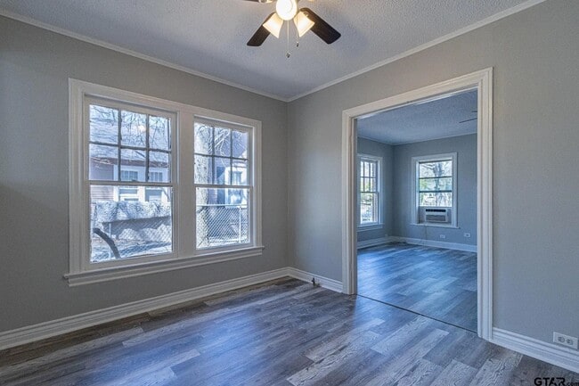 Building Photo - Charming 2 Bed, 1 Bath Home Near Downtown ...