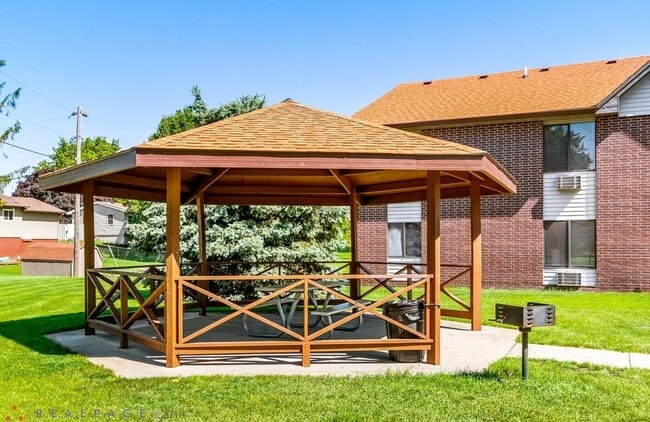 Building Photo - 206 Harrison Ct