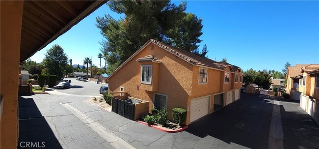 Building Photo - 1112 Turquoise St