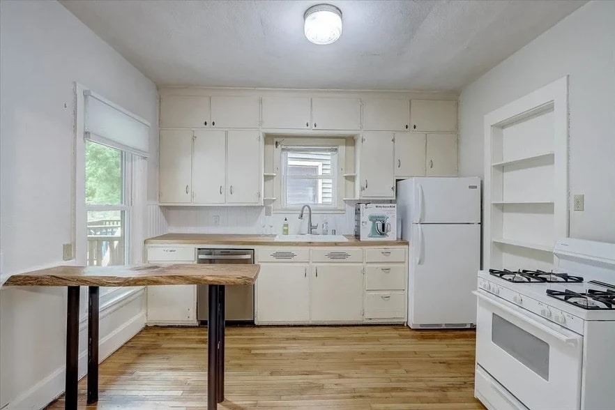 Building Photo - 2214 Winnebago St