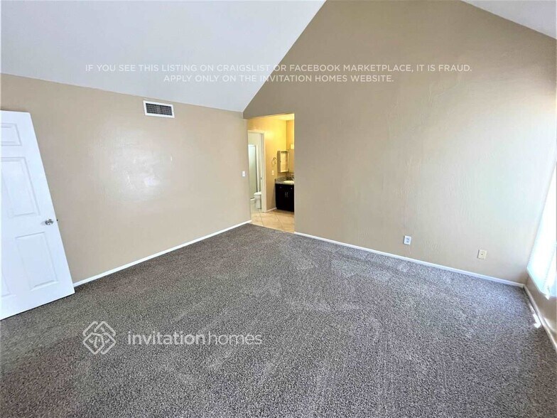 Building Photo - 3531 W Vogel Ave