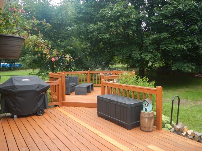 Building Photo - Nice 3 Bedroom 2.5 Bathroom house in Hudson