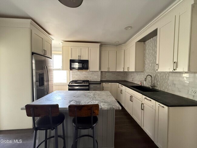 Building Photo - 403 2nd St