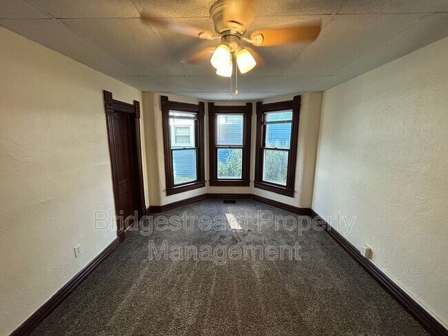 Building Photo - 434 S Mulberry St