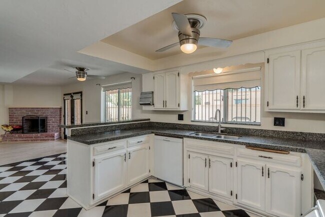 Building Photo - Spacious Tucson Rental Home with Pool & Mo...