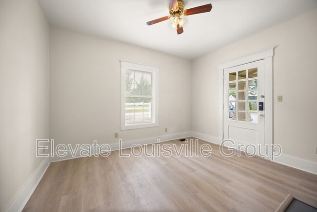 Building Photo - 609 Country Club Rd