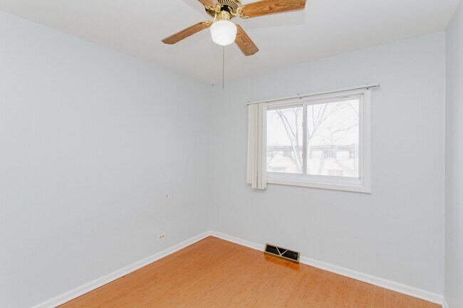 Building Photo - 612 Maple Ct