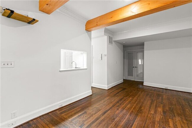 Building Photo - 2840 Peachtree Rd NW