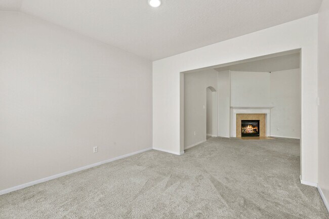 Building Photo - Open Living, Great Layout, Prime Location