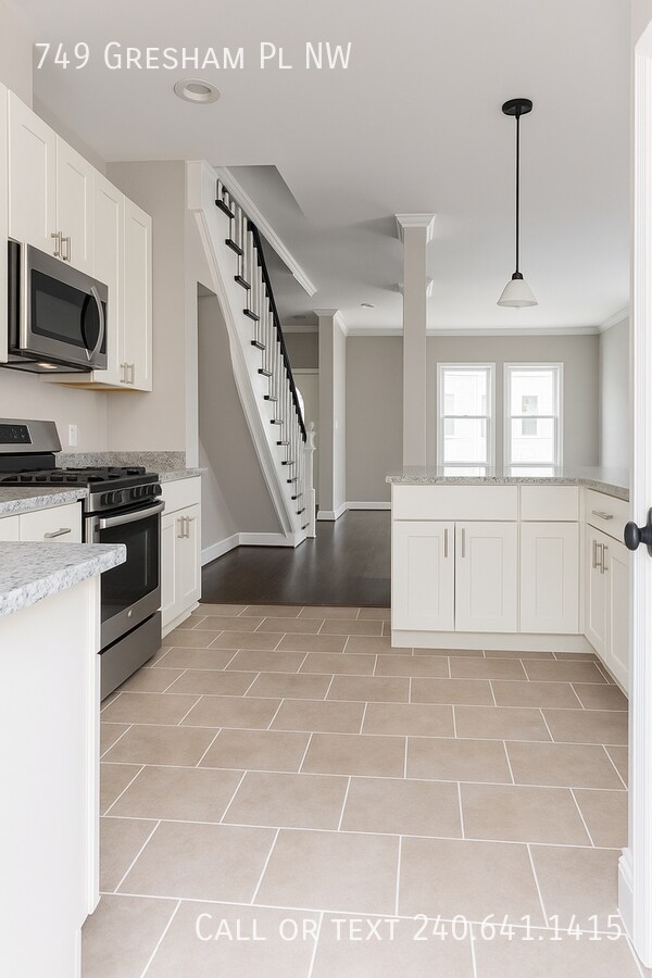 Building Photo - 749 Gresham Pl NW