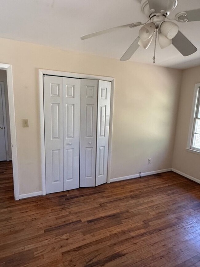 Building Photo - 10-12 Milledge Ct