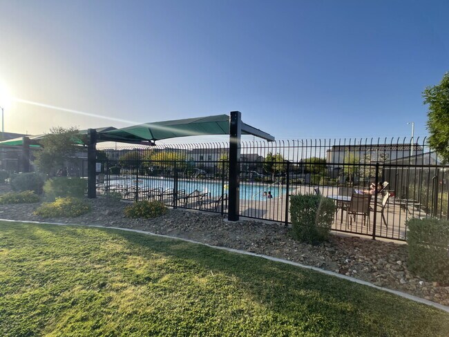 Building Photo - 3 BED 2.5 BATH 2 CAR GARAGE SINGLE FAMILY HOME W/ LOFT, BACKYARD & COMMUNITY POOL, SPA, PLAYGROUN...