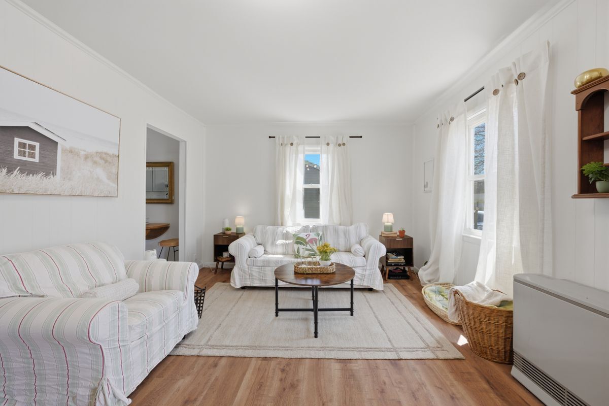 Building Photo - 106 Midway Oval