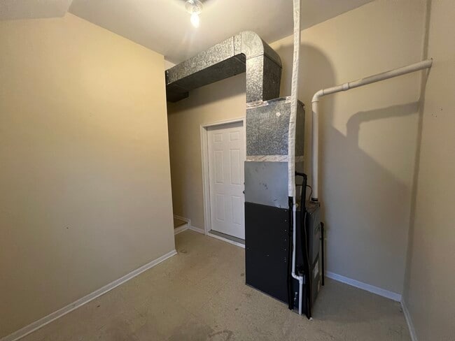 Building Photo - 2028 N Hamlin Ave