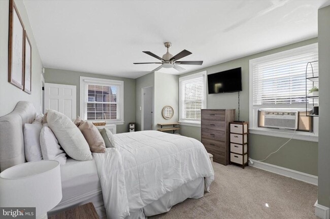 Building Photo - 1637 Locust St