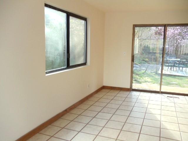 Building Photo - 4 bedroom in Seattle WA 98125