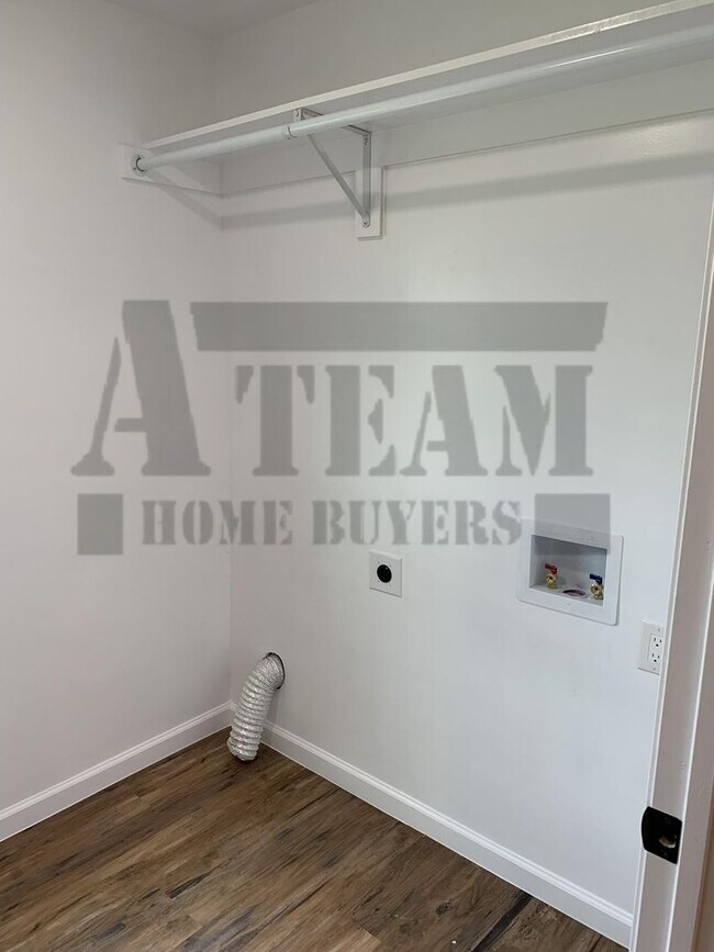 Building Photo - Freshly Remodeled 3 Bed 2 Bath Home!