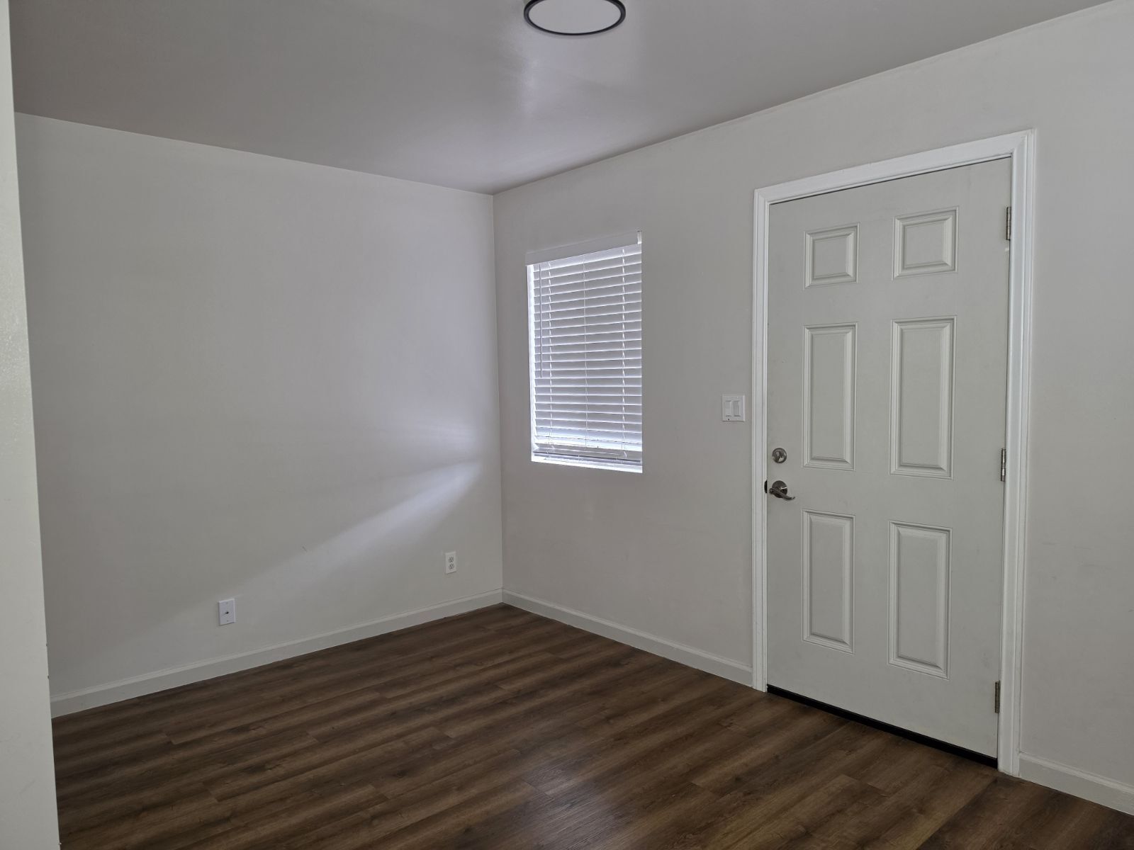 Building Photo - 487 S Sadler Ave