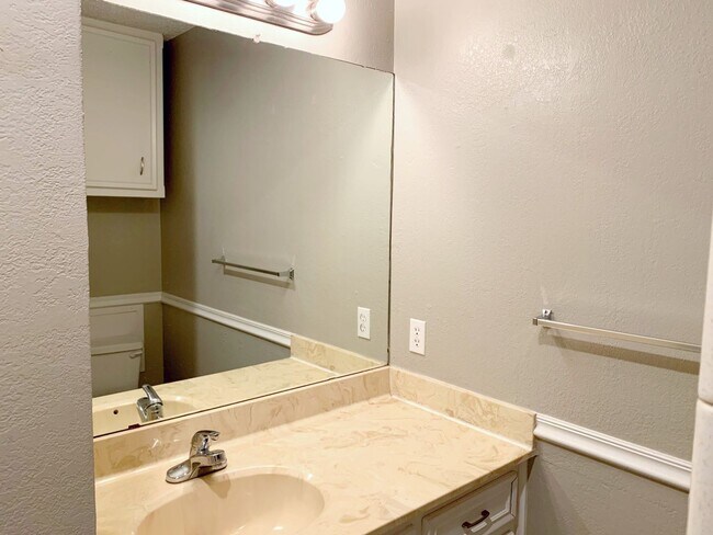Building Photo - 3 Bed 2 bath Lubbock ISD