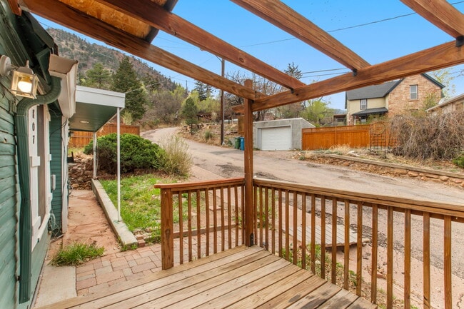 Building Photo - 807 Shoshone Pl