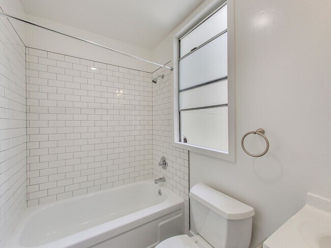 Building Photo - 2228 Union St