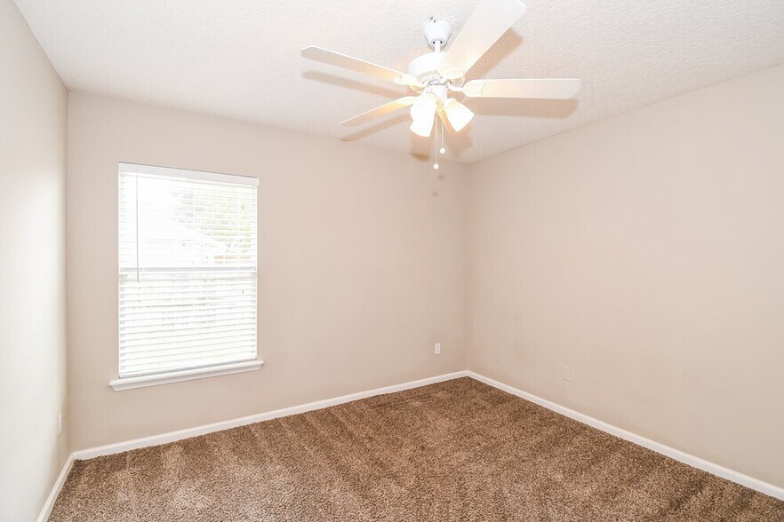 Building Photo - 14011 Crestwick Dr W
