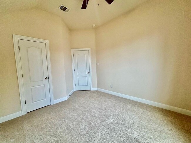 Building Photo - 2501 Speidel Dr