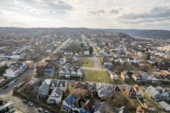 Building Photo - MOVE IN TODAY to this FULLY RENOVATED 4-BEDROOM located in Munhall!