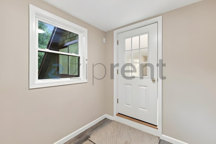 Building Photo - Unit