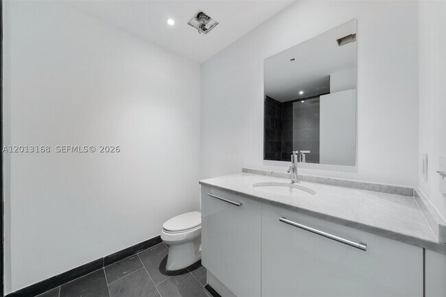 Building Photo - 900 Biscayne Blvd