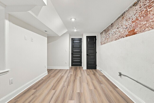 Building Photo - 2434 N 33rd St
