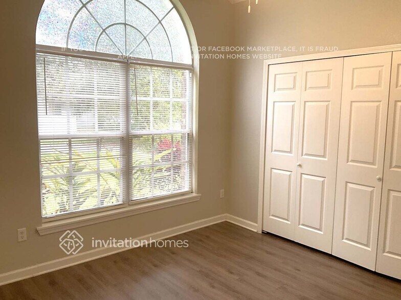 Building Photo - 3013 Touraine Ave