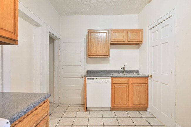 Building Photo - Central Campus - Newly renovated 4 Bedroom 2 Bathroom House