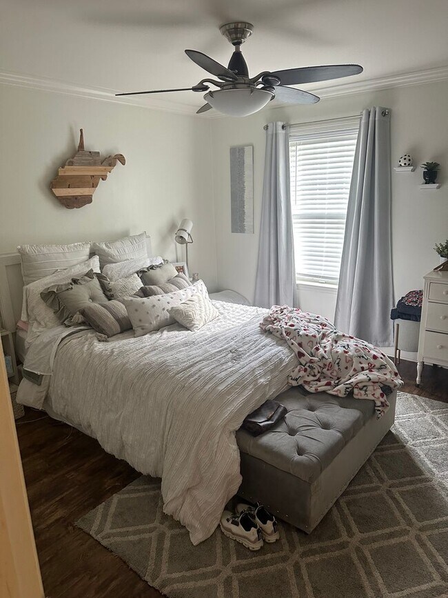 Building Photo - Riverbend Commons