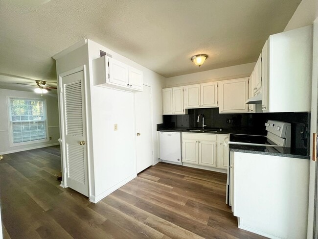 Building Photo - Rosewood