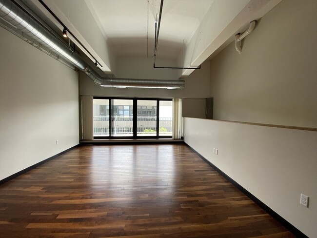 Building Photo - 1060 Broadway