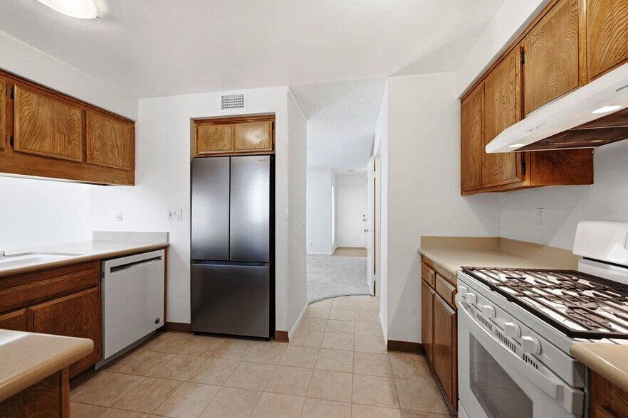Building Photo - 28832 Conejo View Dr