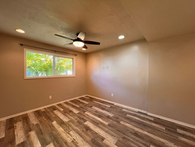 Building Photo - MOVE IN SPECIAL! Hazel Dell Daylight Ranch...