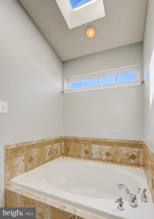 Building Photo - 1709 Hayle Dr