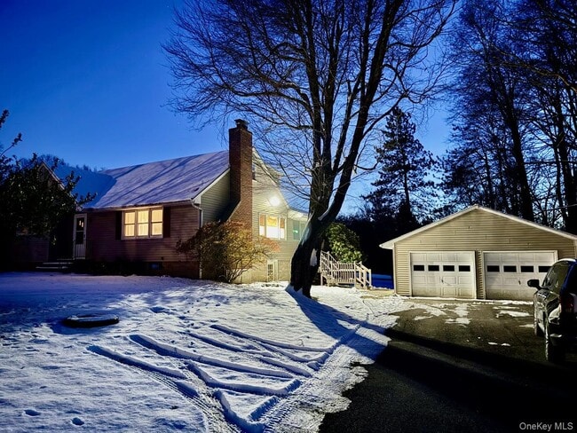 Building Photo - 230 Warn Ave