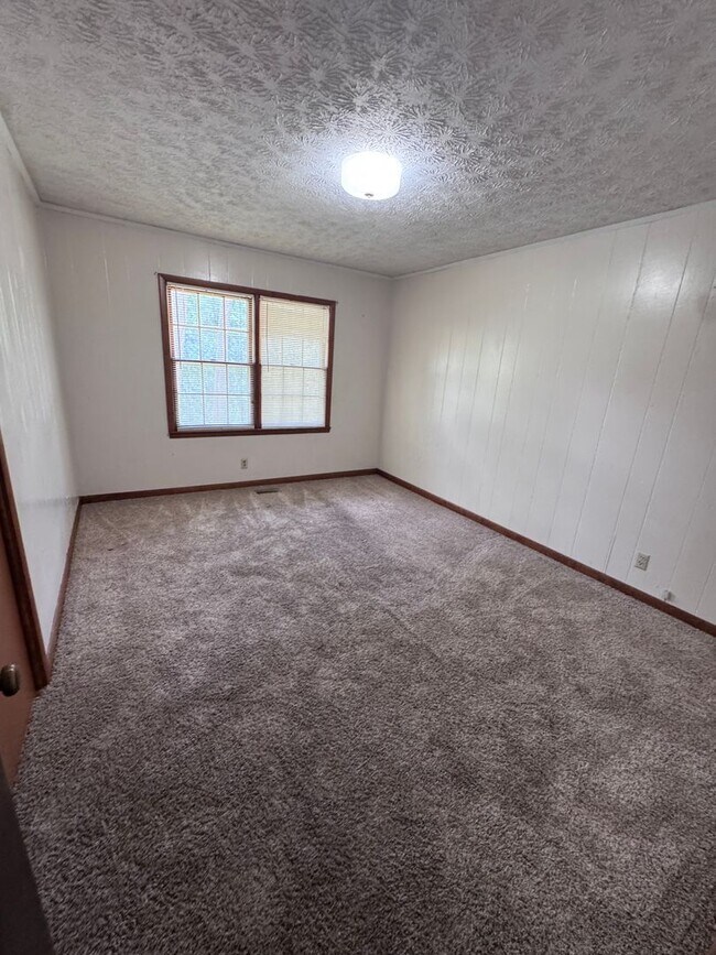 Building Photo - 880 Locke Dr