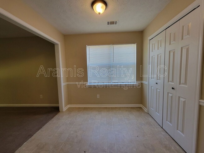Building Photo - 735 Allen's Landing Dr SE