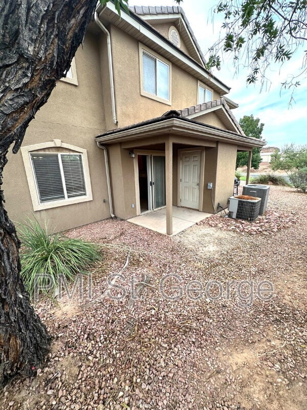 Building Photo - 3155 S Hidden Valley Dr