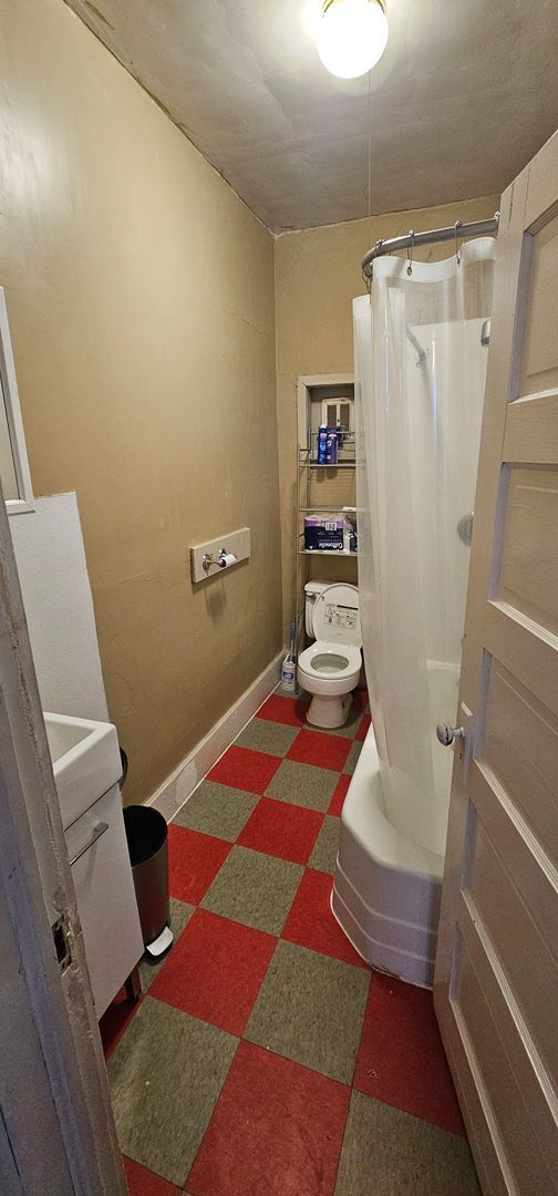 Building Photo - 882 Locust Dr